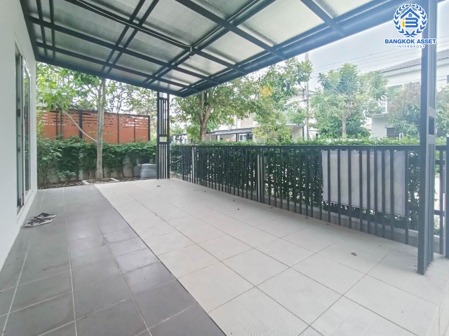 *****บ้านเดี่ยวมือสองย่านนนทบุรี ม.บ้านชิดลม บางกรวย-ไทรน้อย เนื้อที่กว้างขวางมากถึง 53.40 ตร.ว.  ฟังก์ชัน 3 ห้องนอน 3 ห้องน้ำ ที่จอดรถ 2 คัน แถมฟรี! เครื่องปรับอากาศ 4 เครื่อง โครงการตั้งบนทำเลเดินทางสะดวก ใกล้รถไฟฟ้าสายสีม่วง "สถานีคลองบางไผ่"